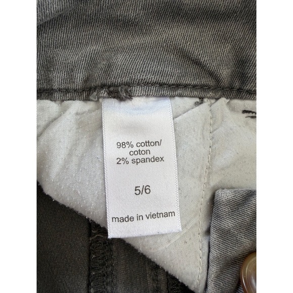 Maurices Womens 5/6 Gray Chino Shorts Mid Rise Cotton Stretch Casual - Picture 6 of 9